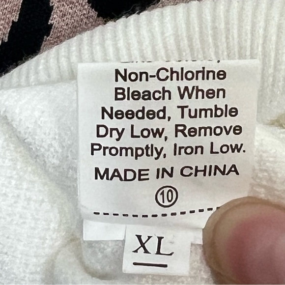 Pretty Garden Womens XL Crewneck Pullover Sweater White Animal Print NEW - Picture 5 of 9